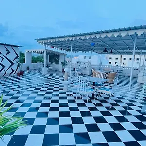 3* Hotel Tree Of Heaven